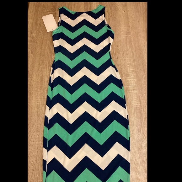 Dress - Picture 4 of 4